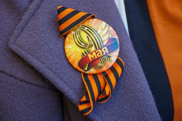 Руки прочь от памятника Освободителям: РСЛ провел пикет у Сейма - Sputnik Латвия