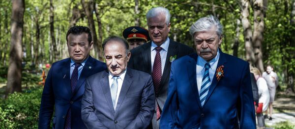 Церемония возложения венков и цветов на Покровском кладбище в Риге 9 мая 2019 года - Sputnik Латвия