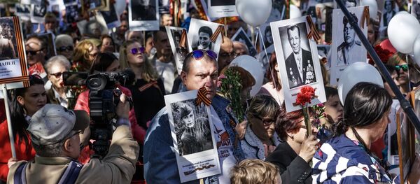 Акция Бессмертный полк в Риге, 9 мая 2019 - Sputnik Латвия