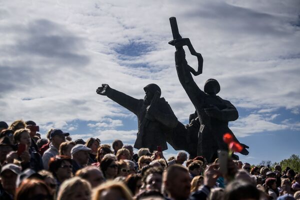 Праздник Победы без борьбы: память, подсчеты и фраза дня Праздник Победы без борьбы: память, подсчеты и фраза дня - Sputnik Латвия