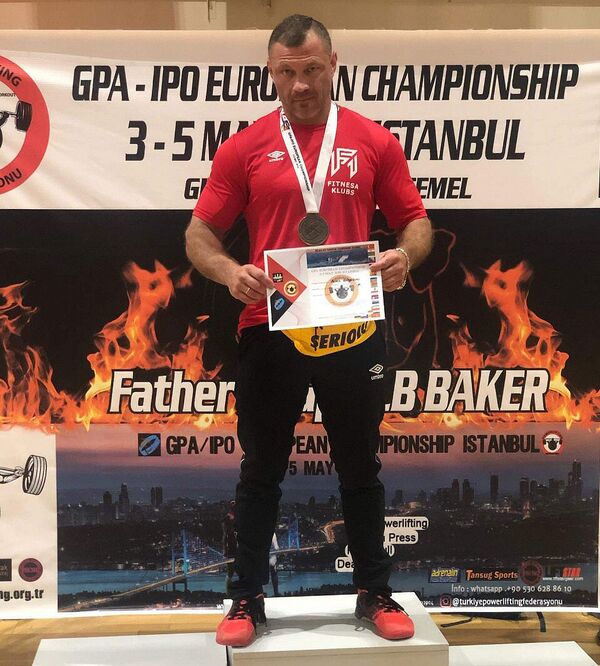 Вне конкуренции: латвийский пауэрлифтер победил на престижном чемпионате - Sputnik Латвия