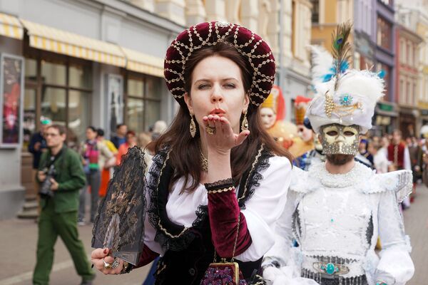 Tradicionālais festivāls-karnevāls Maija Grāfs Rīgā. - Sputnik Latvija