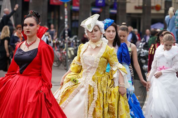 Tradicionālais festivāls-karnevāls Maija Grāfs Rīgā. - Sputnik Latvija