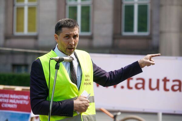 Кого раздражает Фронт народной власти - Sputnik Латвия