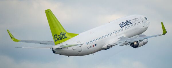 Самолет Boeing 737-33A авиакомпании airBaltic в аэропорту Рига Самолет Boeing 737-33A авиакомпании airBaltic в аэропорту Рига - Sputnik Latvija