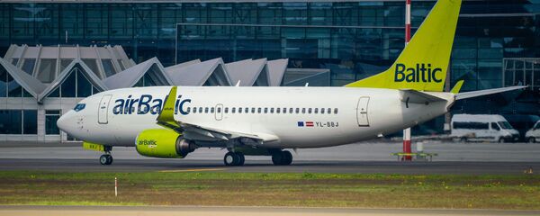 Самолет Boeing 737-36Q авиакомпании airBaltic в аэропорту Рига - Sputnik Латвия