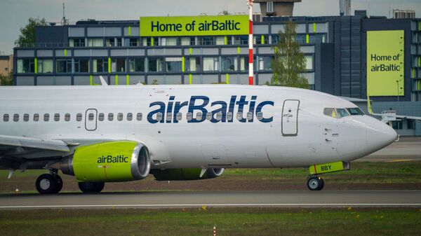 Самолет авиакомпании airBaltic в аэропорту Рига - Sputnik Латвия
