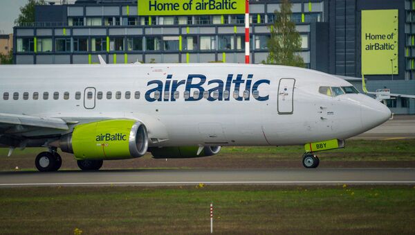 Самолет Boeing 737-36Q авиакомпании airBaltic в аэропорту Рига - Sputnik Латвия