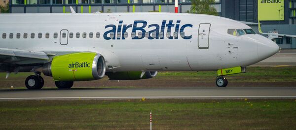 Самолет Boeing 737-36Q авиакомпании airBaltic в аэропорту Рига Самолет Boeing 737-36Q авиакомпании airBaltic в аэропорту Рига - Sputnik Latvija