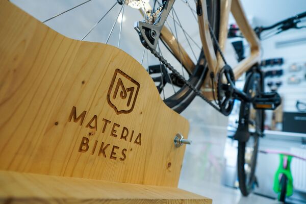 Латвия - может: куда катятся деревянные велосипеды из Риги Латвия - может: куда катятся деревянные велосипеды из Риги - Sputnik Латвия