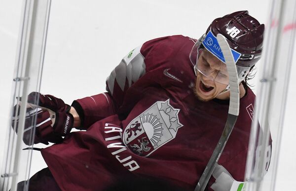 Латвия теряет Аболса, Хартли разочарован итогом игры - Sputnik Латвия