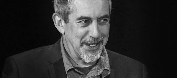 Линдерман: власти Латвии будут думать, как выкурить из Риги День Победы и памятник Освободителям - Sputnik Латвия