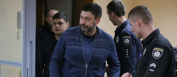 Руководитель портала РИА Новости Украина Кирилл Вышинский в Подольском районном суде Киева, май 2019 Руководитель портала РИА Новости Украина Кирилл Вышинский в Подольском районном суде Киева, май 2019 - Sputnik Latvija