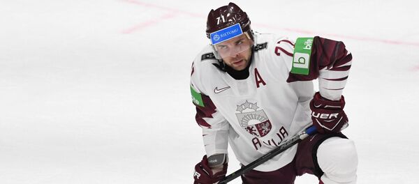 Рихардс Букартс в матче группового этапа чемпионата мира против Италии - Sputnik Латвия