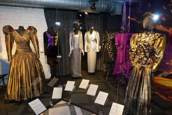 Декада лжи и фальши: Васильев привез в Ригу выставку Блеск 80-х - Sputnik Латвия