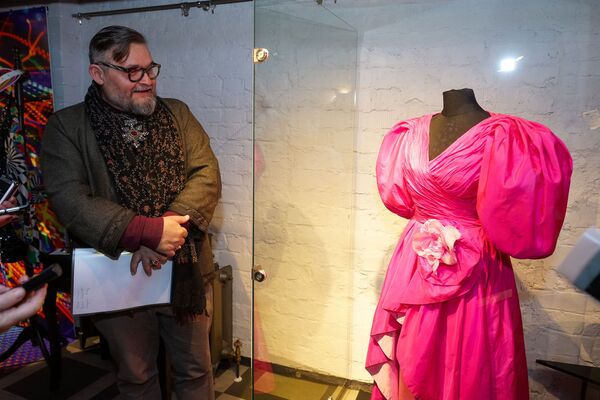 Декада лжи и фальши: Васильев привез в Ригу выставку Блеск 80-х - Sputnik Латвия