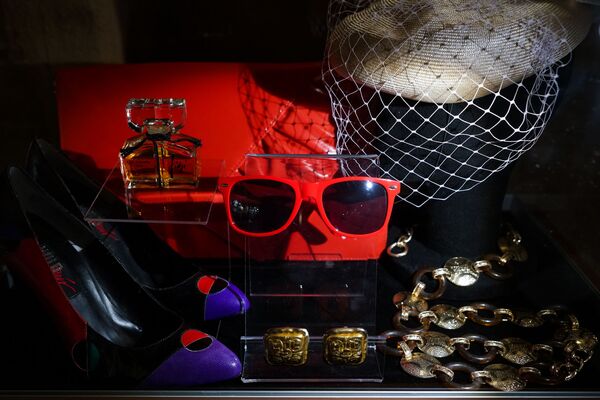 Декада лжи и фальши: Васильев привез в Ригу выставку Блеск 80-х - Sputnik Латвия