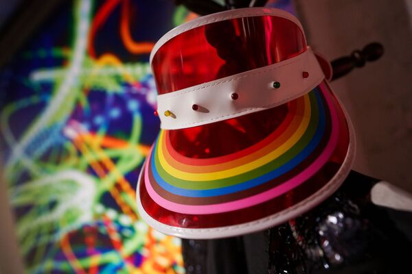 Декада лжи и фальши: Васильев привез в Ригу выставку Блеск 80-х - Sputnik Латвия