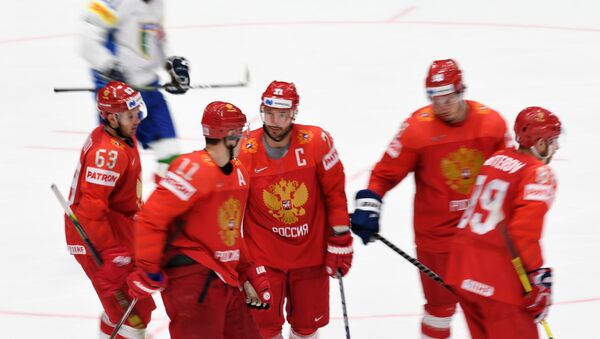 Игроки сборной России радуются заброшенной шайбе в матче группового этапа чемпионата мира по хоккею между сборными командами России и Италии. - Sputnik Латвия
