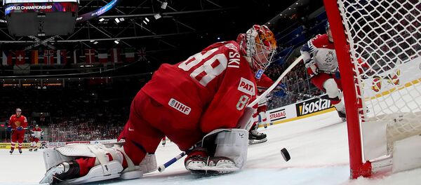 Вратарь сборной России Андрей Василевский в матче группового этапа чемпионата мира по хоккею между сборными командами России и Чехии. - Sputnik Латвия