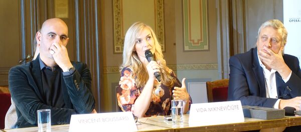 Винсент Буссар, Вида Микневичуте, Зигмар Лиепиньш на пресс-конференции - Sputnik Латвия
