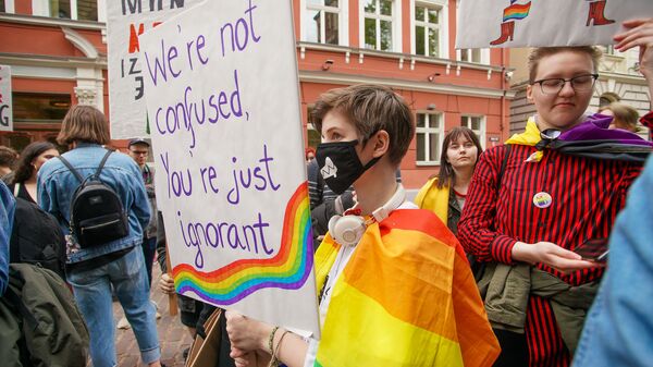  Пикет молодежной организации Протест за права представителей ЛГБТ - Sputnik Latvija