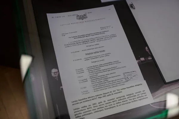 Распоряжение Кабинета министров Латвии об отправке делегации для переговоров об вступлении в НАТО - Sputnik Латвия