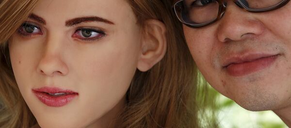 Робот по имени Марк 1 построенный графическим дизайнером из Японии Рикки Ма - Sputnik Latvija