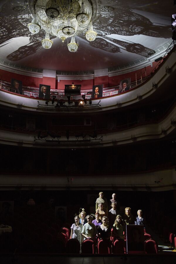 Революция в театре: московская премьера латвийского сценографа Революция в театре: московская премьера латвийского сценографа - Sputnik Латвия