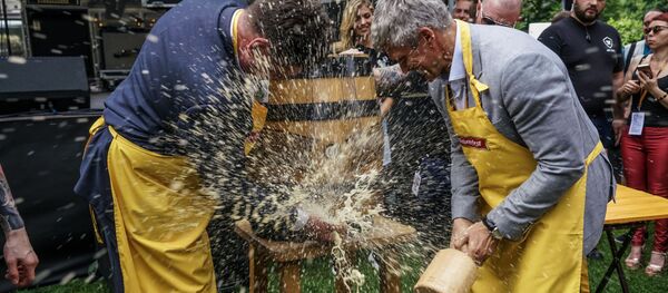 Александр Барташевич и Андрейс Шикорс торжественно открыли фестиваль - Sputnik Латвия