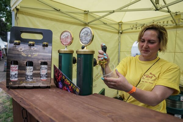 Пиво лучше водки, латвийское лучше немецкого: Рига гуляет на Latviabeerfest - Sputnik Латвия
