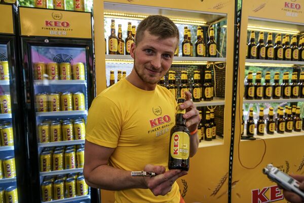 Пиво лучше водки, латвийское лучше немецкого: Рига гуляет на Latviabeerfest - Sputnik Латвия