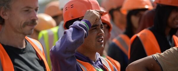 Рабочие на строительной площадке, архивное фото - Sputnik Латвия