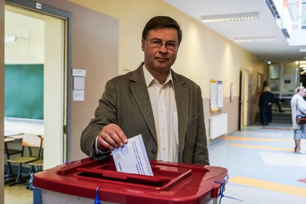 Пассивность и сюрреализм: как Латвия выбирает евродепутатов - Sputnik Латвия