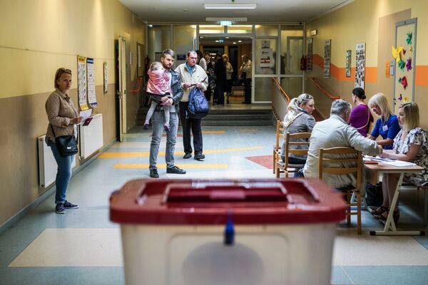 Пассивность и сюрреализм: как Латвия выбирает евродепутатов - Sputnik Латвия