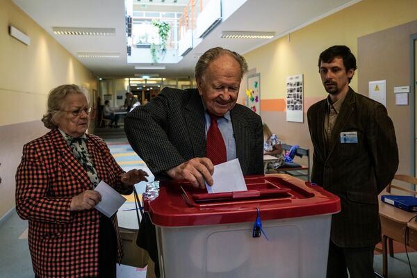 Голосование на выборах в Европарламент в Риге - Sputnik Латвия