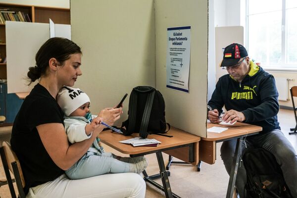 Пассивность и сюрреализм: как Латвия выбирает евродепутатов - Sputnik Латвия