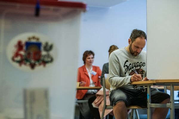 Пассивность и сюрреализм: как Латвия выбирает евродепутатов - Sputnik Латвия