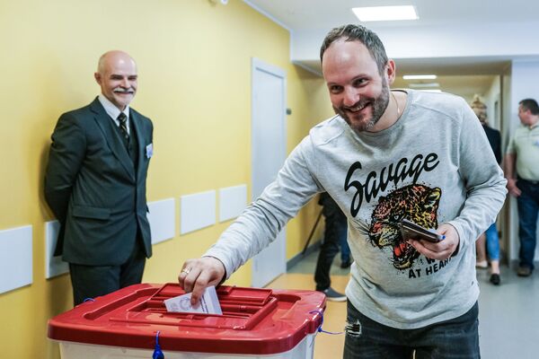 Голосование на выборах в Европарламент в Риге - Sputnik Латвия