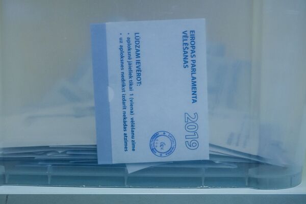 Пассивность и сюрреализм: как Латвия выбирает евродепутатов - Sputnik Латвия