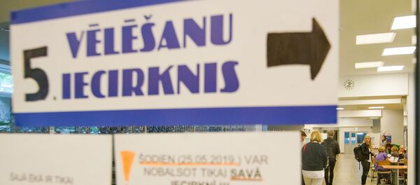 Голосование на выборах в Европарламент в Риге - Sputnik Латвия