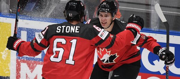 Канадцы Марк Стоун и Трой Стечер на чемпионате мира в Братиславе - Sputnik Латвия