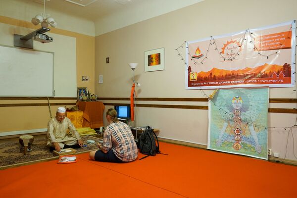 Латвия становится ближе к Индии: древние практики в центре Риги - Sputnik Латвия