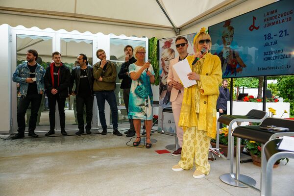 В гостях у Лаймы: певица назвала имена гостей, которые приедут на рандеву - Sputnik Латвия