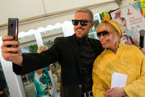 В гостях у Лаймы: певица назвала имена гостей, которые приедут на рандеву - Sputnik Латвия