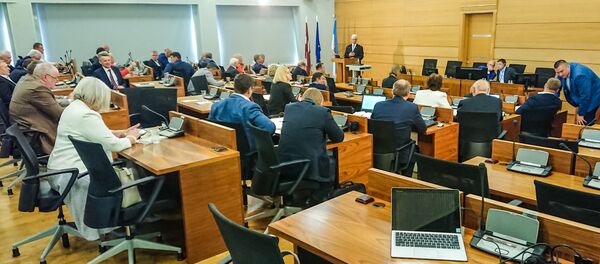 В Рижской думе проходит заседание. Дайнис Турлайс отвечает на вопросы депутатов - Sputnik Латвия