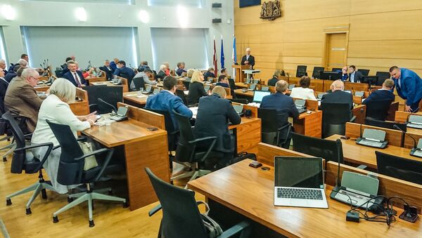 В Рижской думе проходит заседание. Дайнис Турлайс отвечает на вопросы депутатов - Sputnik Латвия