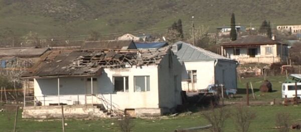 Разрушенный дом в Нагорном Карабахе Разрушенный дом в Нагорном Карабахе - Sputnik Latvija