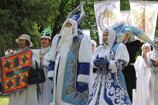 Изгнание быка Холода: якуты справили Новый год в Риге Изгнание быка Холода: якуты справили Новый год в Риге - Sputnik Латвия