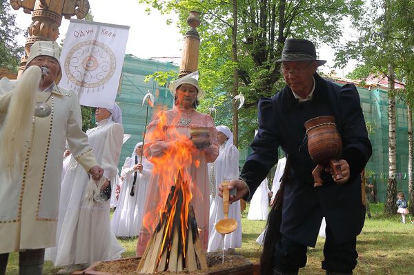 Изгнание быка Холода: якуты справили Новый год в Риге Изгнание быка Холода: якуты справили Новый год в Риге - Sputnik Латвия